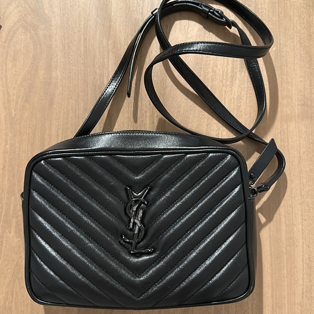 YSL Lou Medium Camera crossbody bag in quilted leather - in Black.